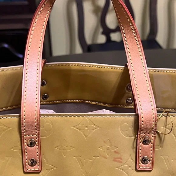 Authentic Louis Vuitton Monogram Vernis Reade MM Tote Bag - Picture 3 of 13